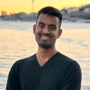 Akshay Swaminathan Headshot