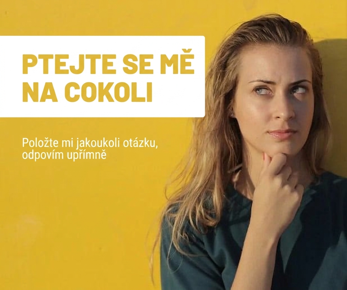 žena zamyšleně přemýšlí vedle nápisu Ask me Anything