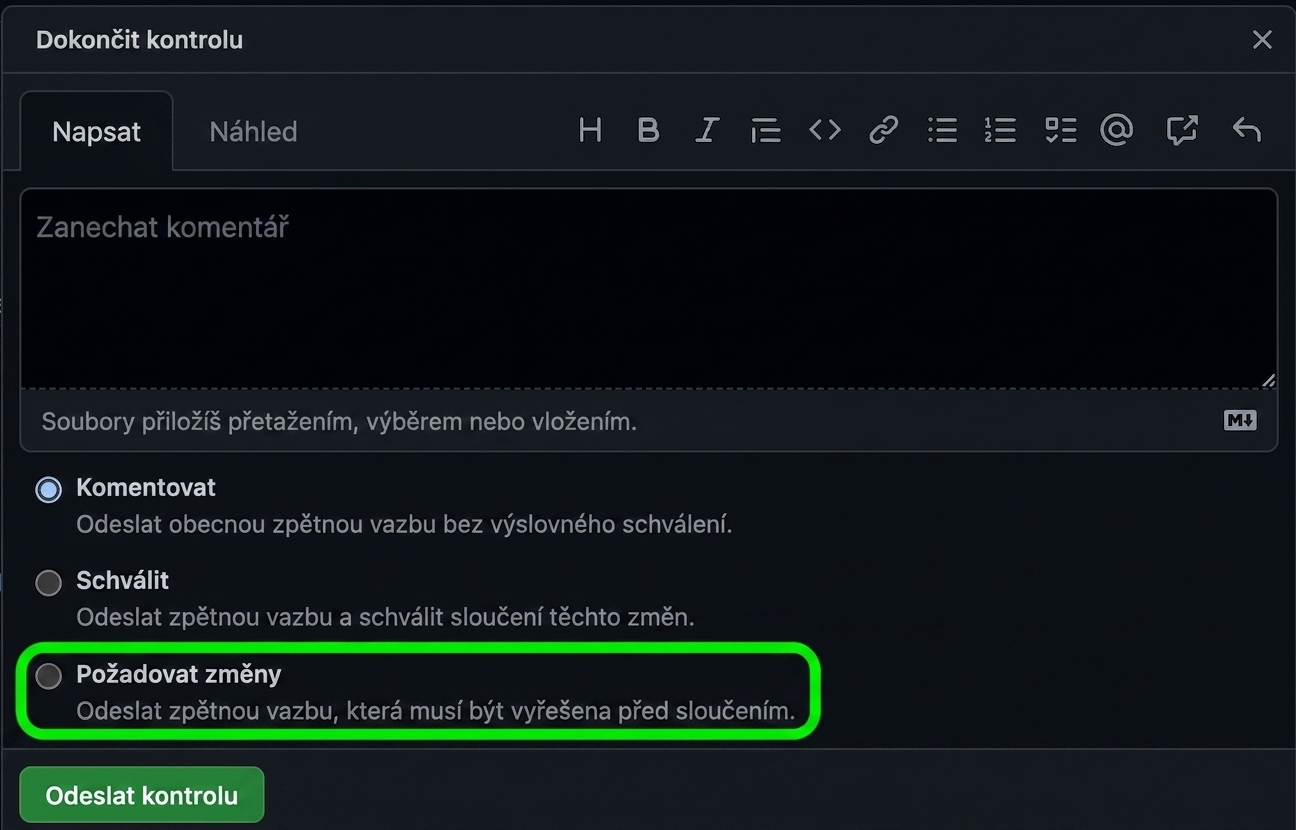 Detailní pohled na možnosti reakce na PR s kroužkem kolem možnosti Požádat o změny.