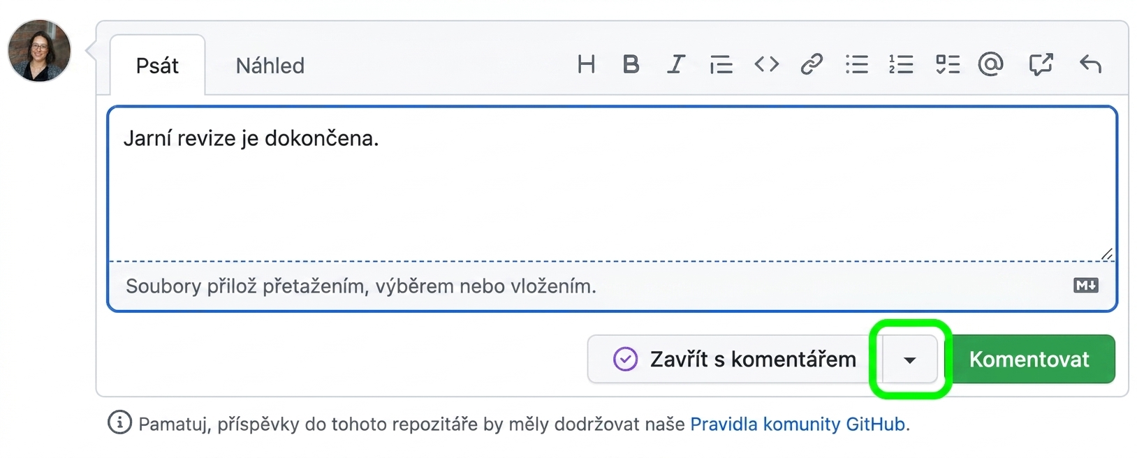Zobrazení závěrečného komentáře se zvýrazněnou rozbalovací šipkou
