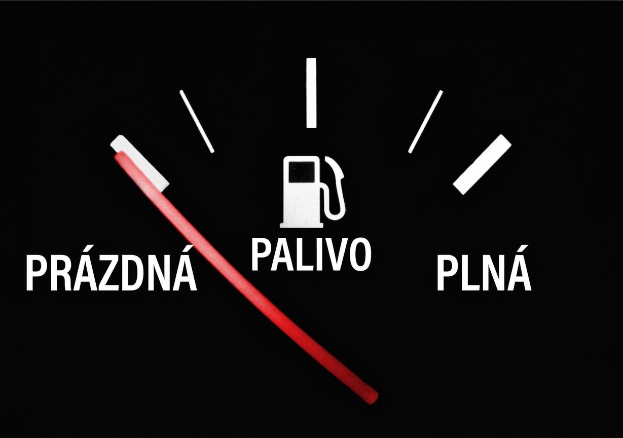 Ukazatel paliva ukazující prázdnou nádrž