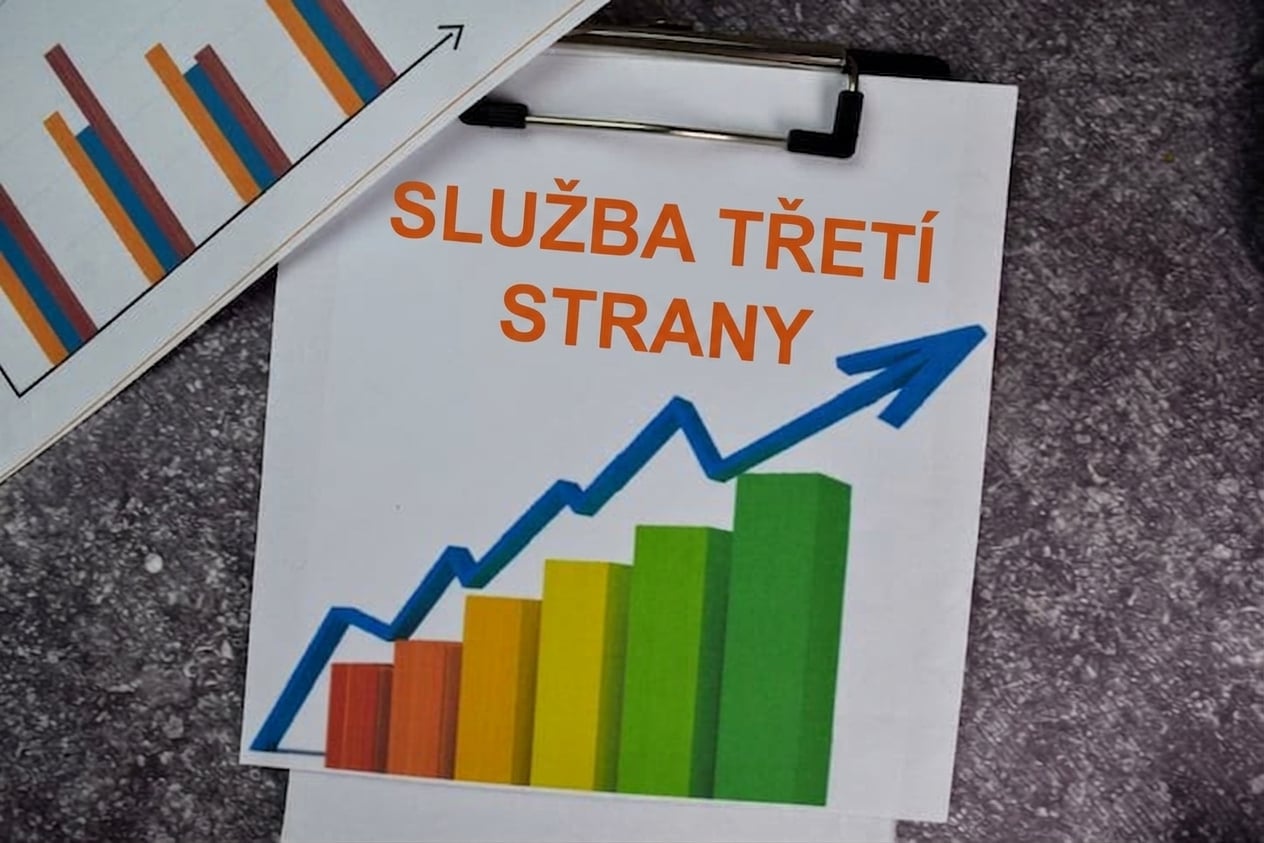 Obrázek nápisu „Third Party Service" na tabuli s grafy