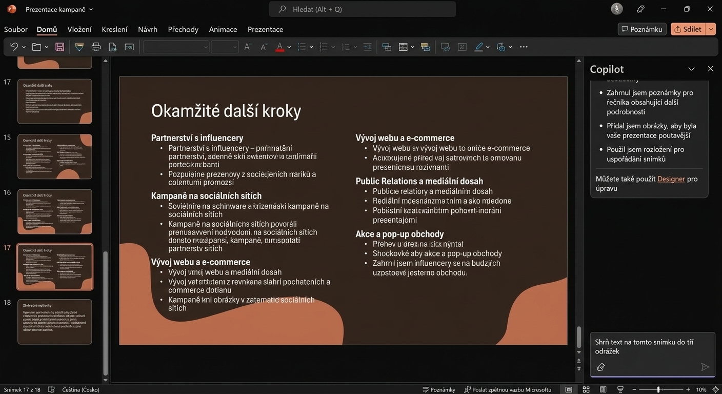 Snímek obrazovky snímku PowerPoint s otevřeným chatem Copilot, kde uživatel žádá o shrnutí textu na snímku.