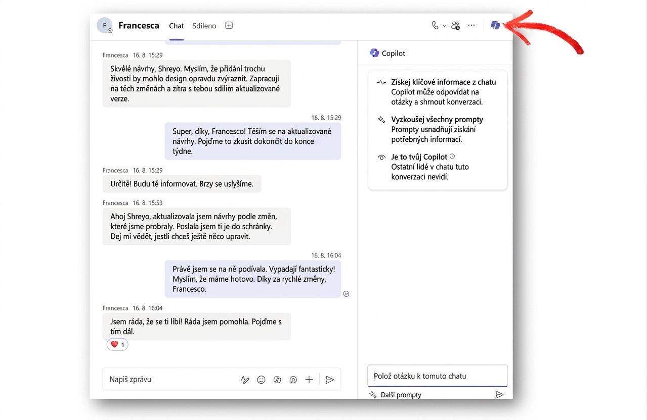 Snímek obrazovky chatu Microsoft Teams s otevřeným bočním chatem pro dotazy Copilotovi. Červená šipka ukazuje na ikonu Copilota