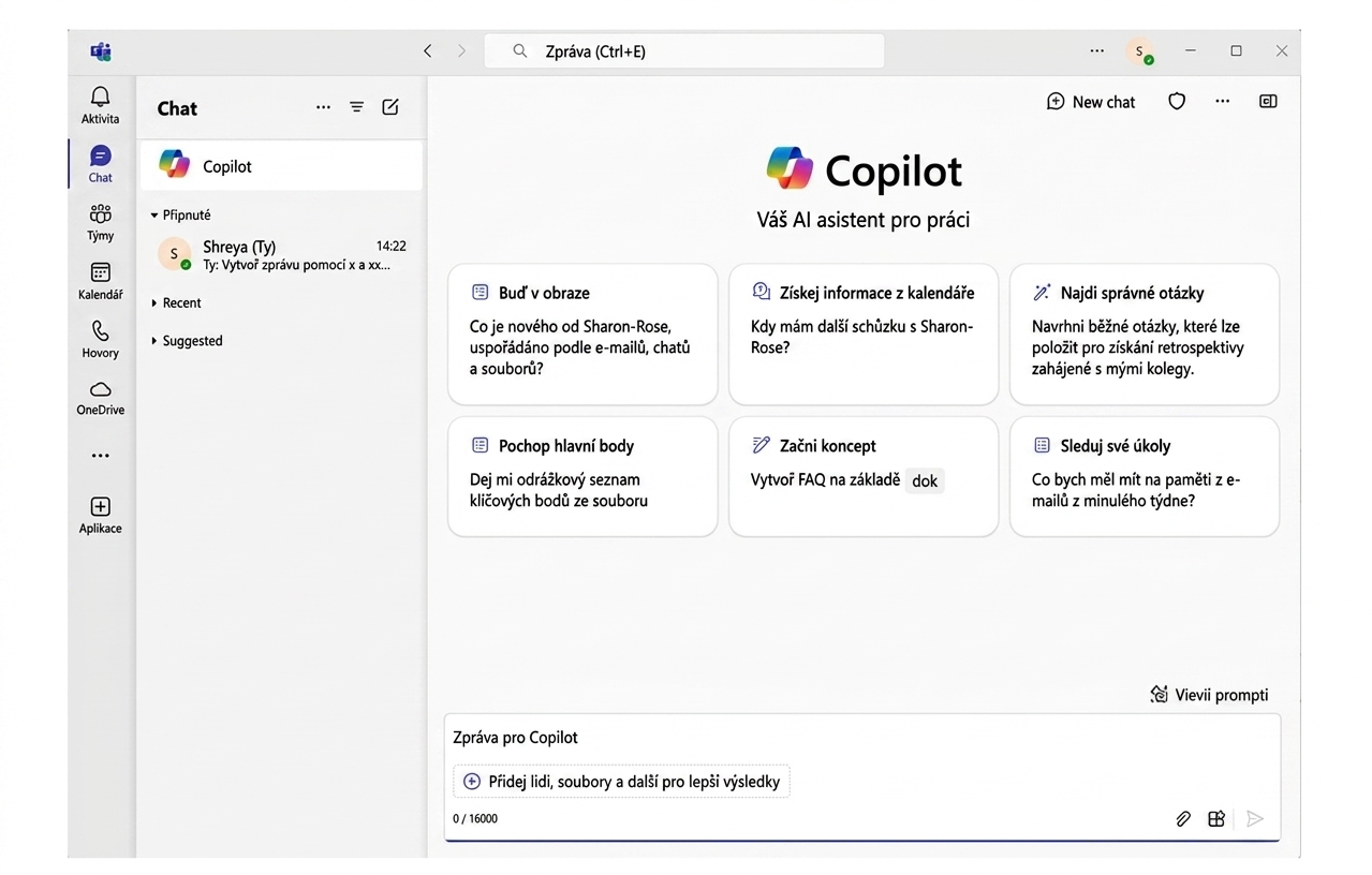 Snímek obrazovky Microsoft Teams s otevřeným chatem Copilota a ikonou Copilota vlevo nahoře označenou červeně.