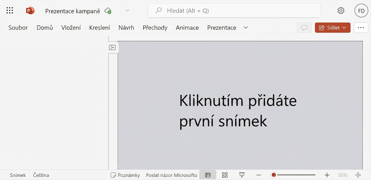 Snímek obrazovky prázdného dokumentu PowerPoint.