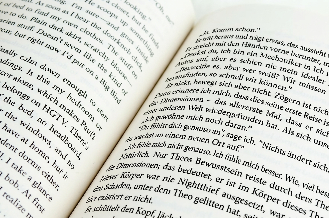 Ein aufgeschlagenes Buch.