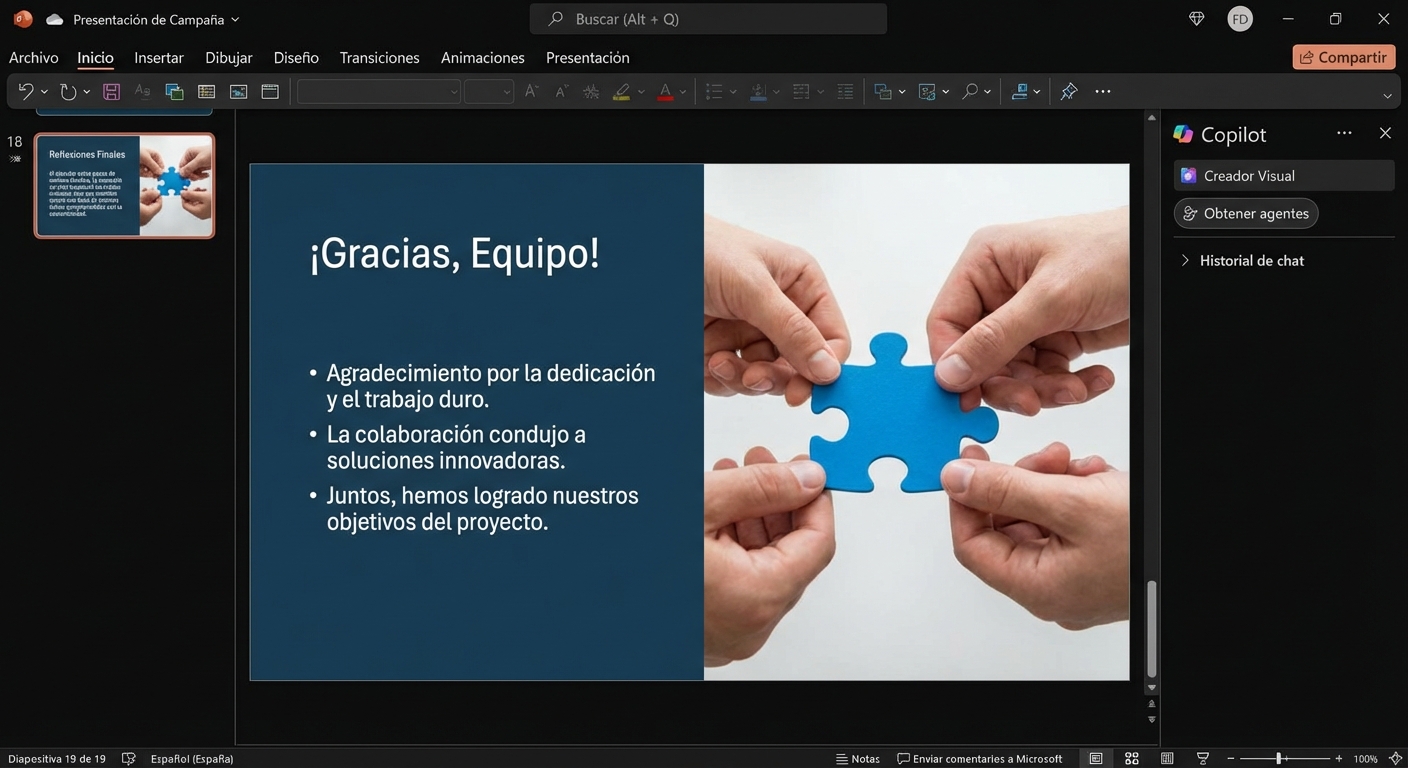 Captura de pantalla de una diapositiva de PowerPoint con el chat de Copilot abierto, en la que se muestra la conversación con un usuario que solicita organizar las diapositivas.
