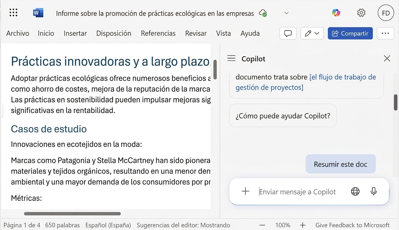 Captura de pantalla de un documento de Word abierto con un chat de Copilot abierto en un lado en el que el usuario pide que se resuma el documento.