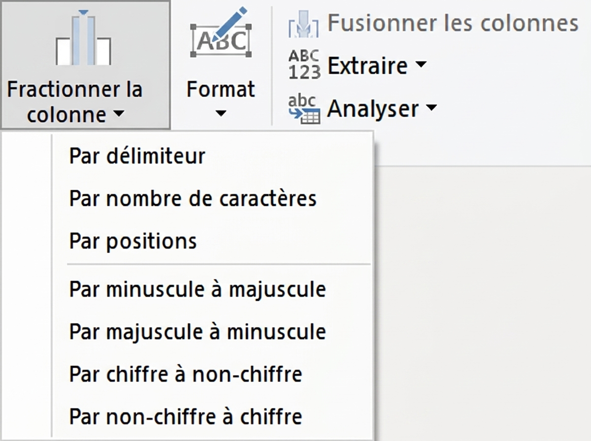 Capture d'écran de Power Query montrant la transformation Split Column et ses options