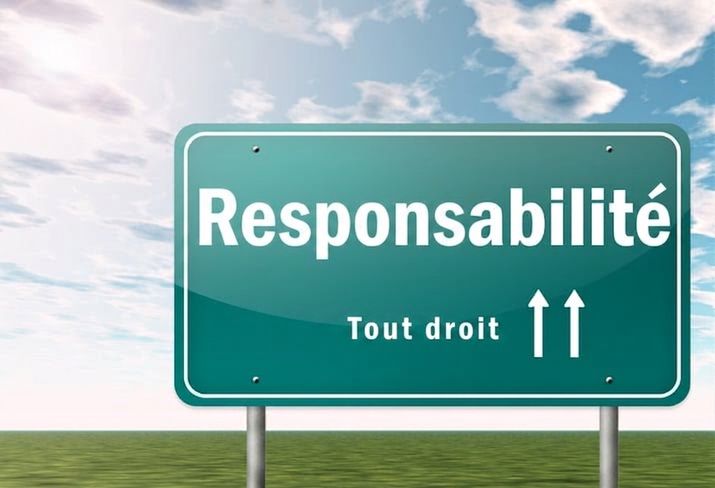 Panneau routier indiquant responsabilité plus loin