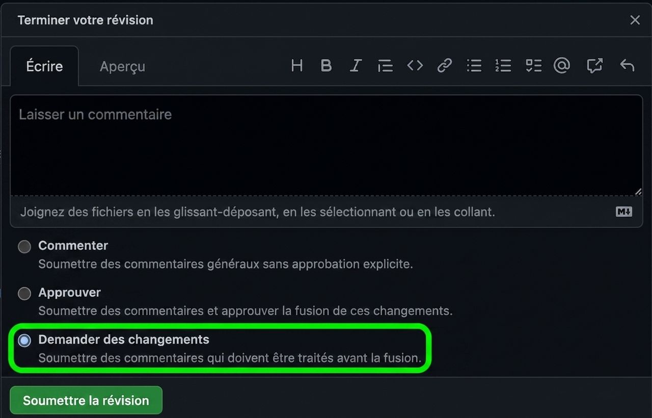 Gros plan des options pour répondre à une PR avec un cercle autour de Demander des changements.