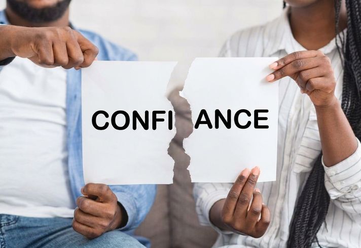 Déchirer un papier « trust »