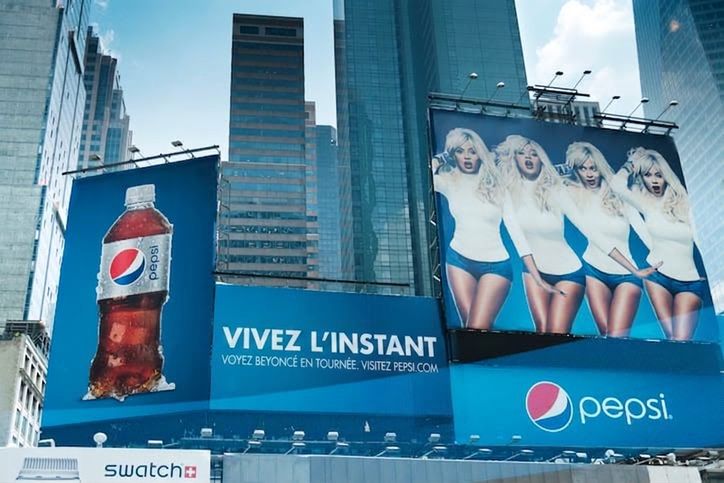 Beyoncé, à gauche