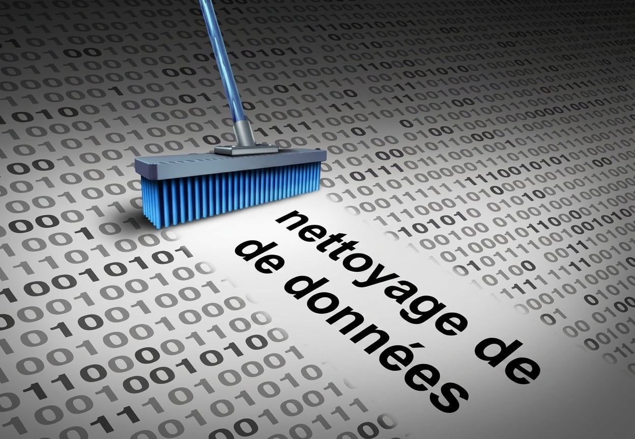 Image d'un balai qui nettoie du code source et enlève les doublons