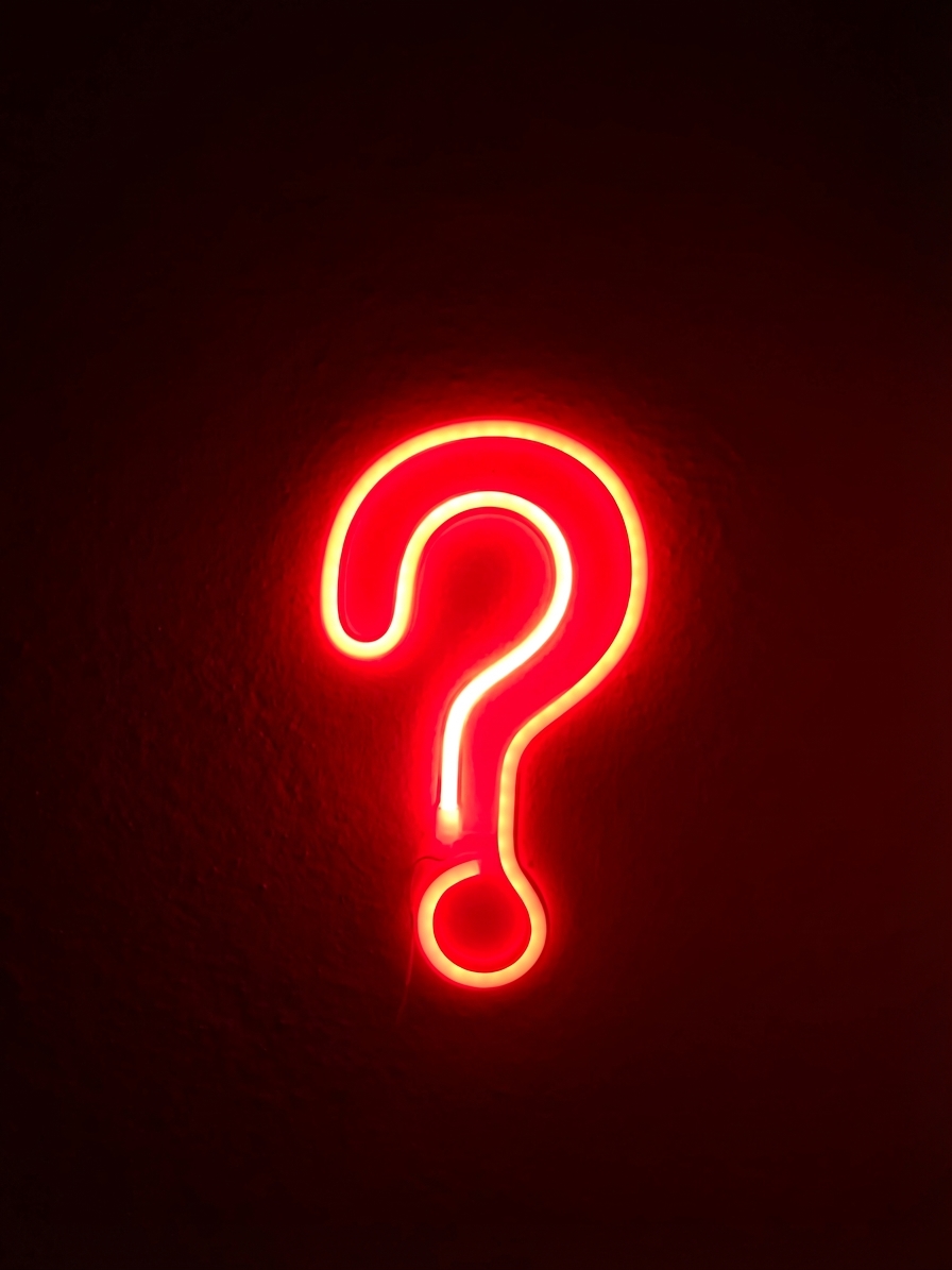 Point d'interrogation en néon rouge