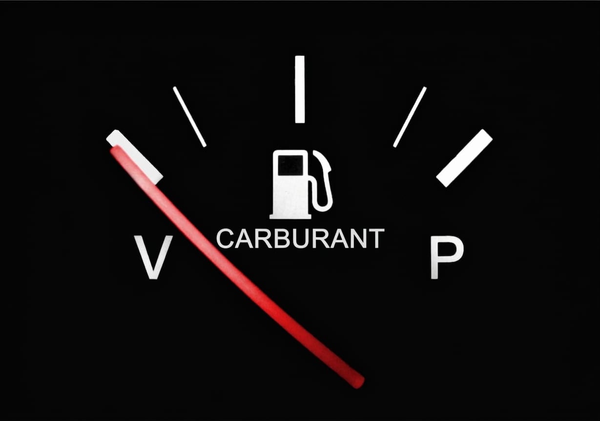 Une jauge de carburant qui indique qu'il n'y a plus de carburant