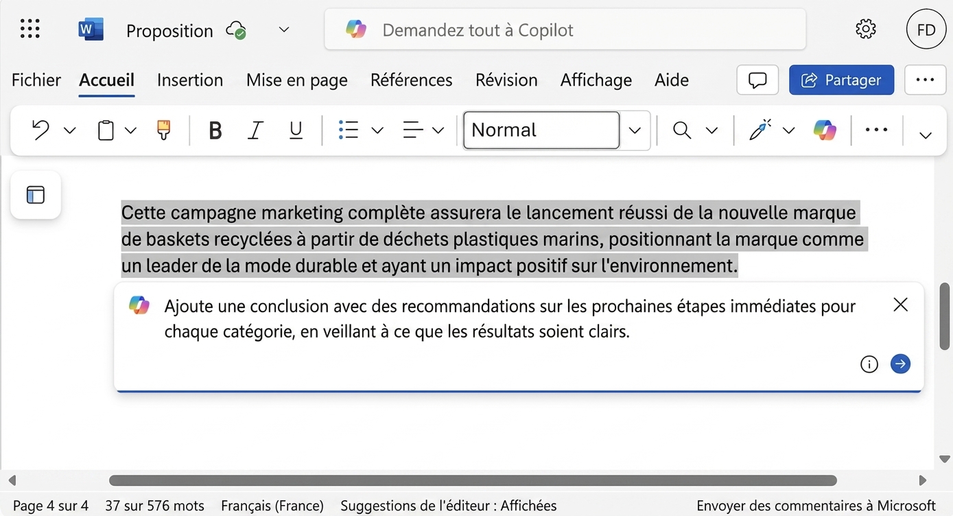 Un screenshot du paragraphe surligné devant être modifié et de la fenêtre de discussion Copilot en dessous, où l'utilisateur demande des améliorations.