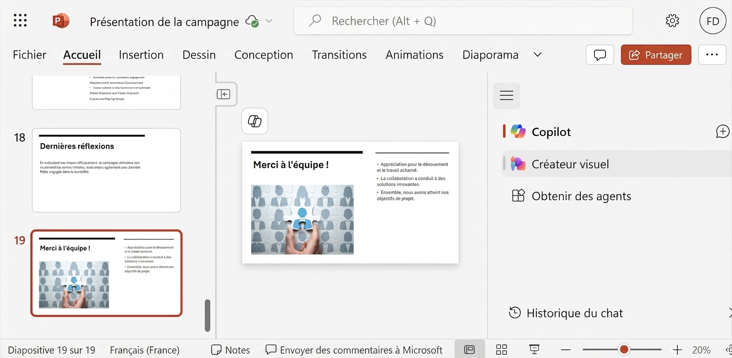 Un screenshot d'une diapositive PowerPoint avec le chat Copilot ouvert montrant la conversation avec un utilisateur demandant d'organiser les diapositives.