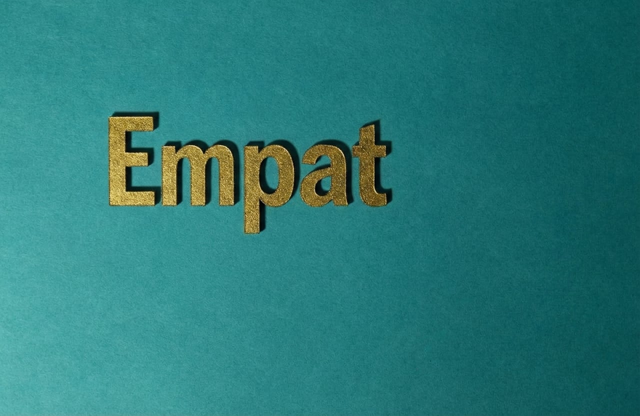 Gambar angka empat di latar hijau