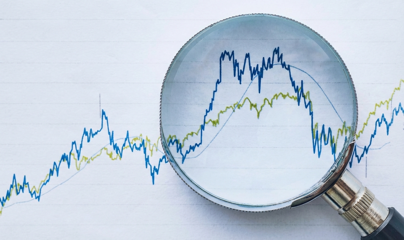 Kaca pembesar di atas grafik angka untuk menandakan peninjauan finansial