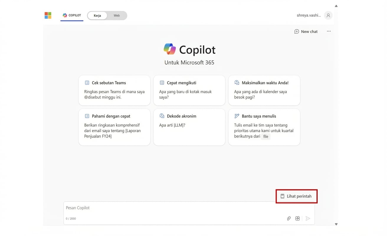 Halaman utama Copilot untuk Microsoft 365 dengan opsi untuk melihat prompt.