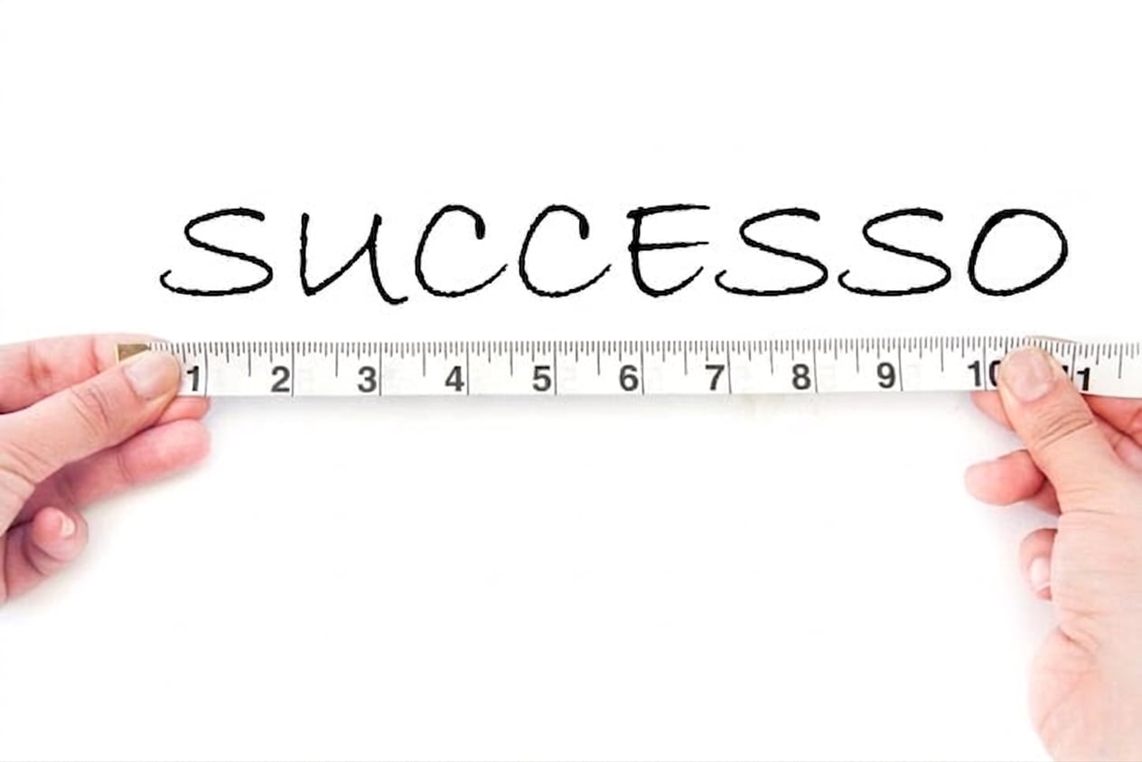 Immagine con la parola success accanto a un righello