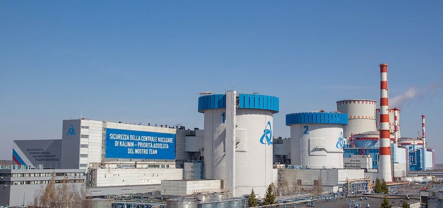 Immagine di una moderna centrale nucleare a Kalinin, Russia