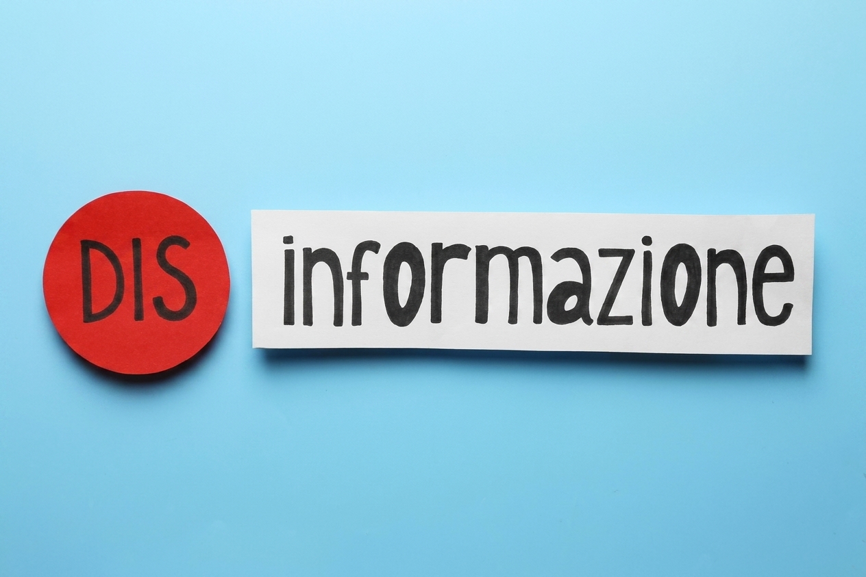 Immagine con la parola misinformation