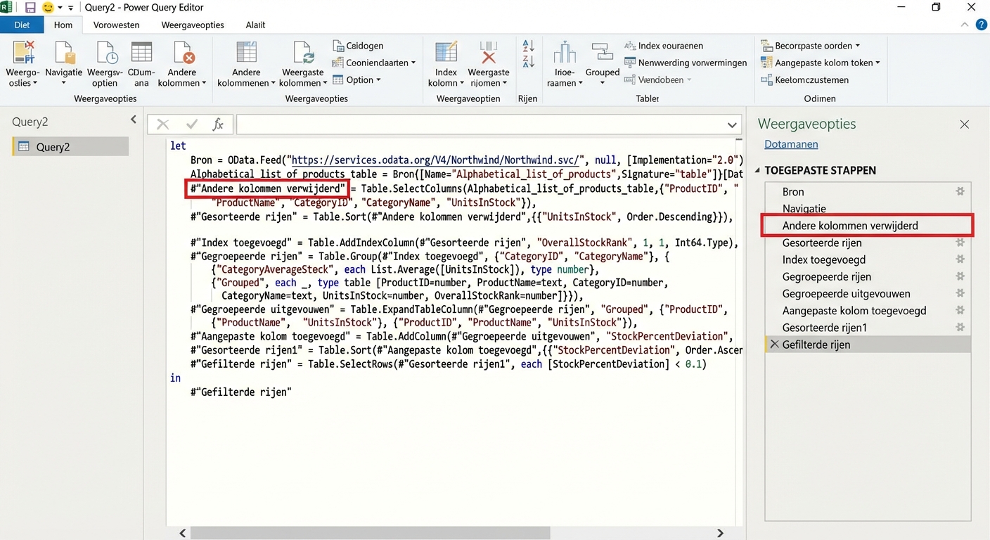 Een screenshot van de geavanceerde editor naast het deelvenster Toegepaste stappen in Power Query. De stappen in de editor zijn direct gekoppeld aan de toegepaste stappen