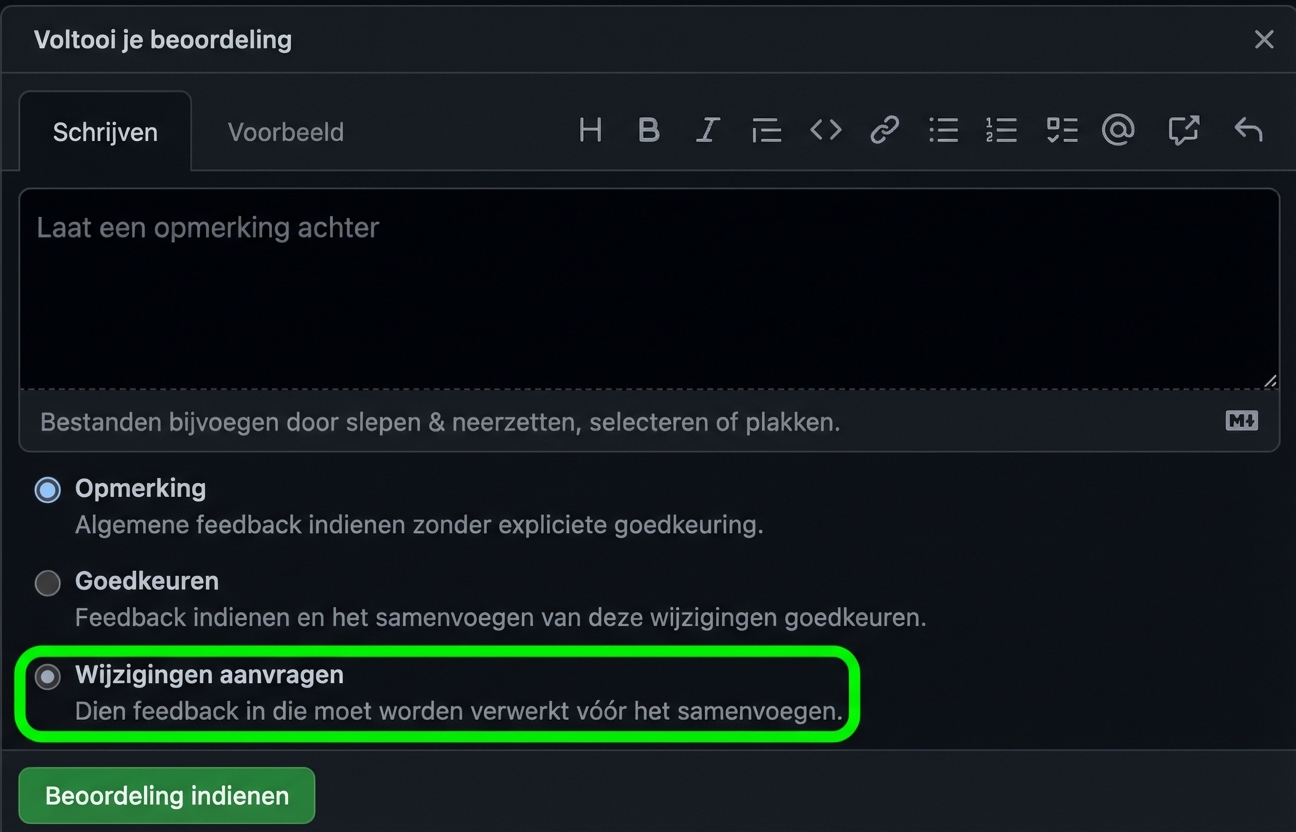 Close-up van de opties om op een PR te reageren, met een cirkel om Request changes.