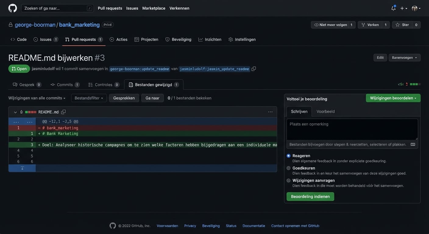 Eigenaarsweergave van het tabblad Files changed in een PR met de vervolgkeuzelijst Review changes zichtbaar