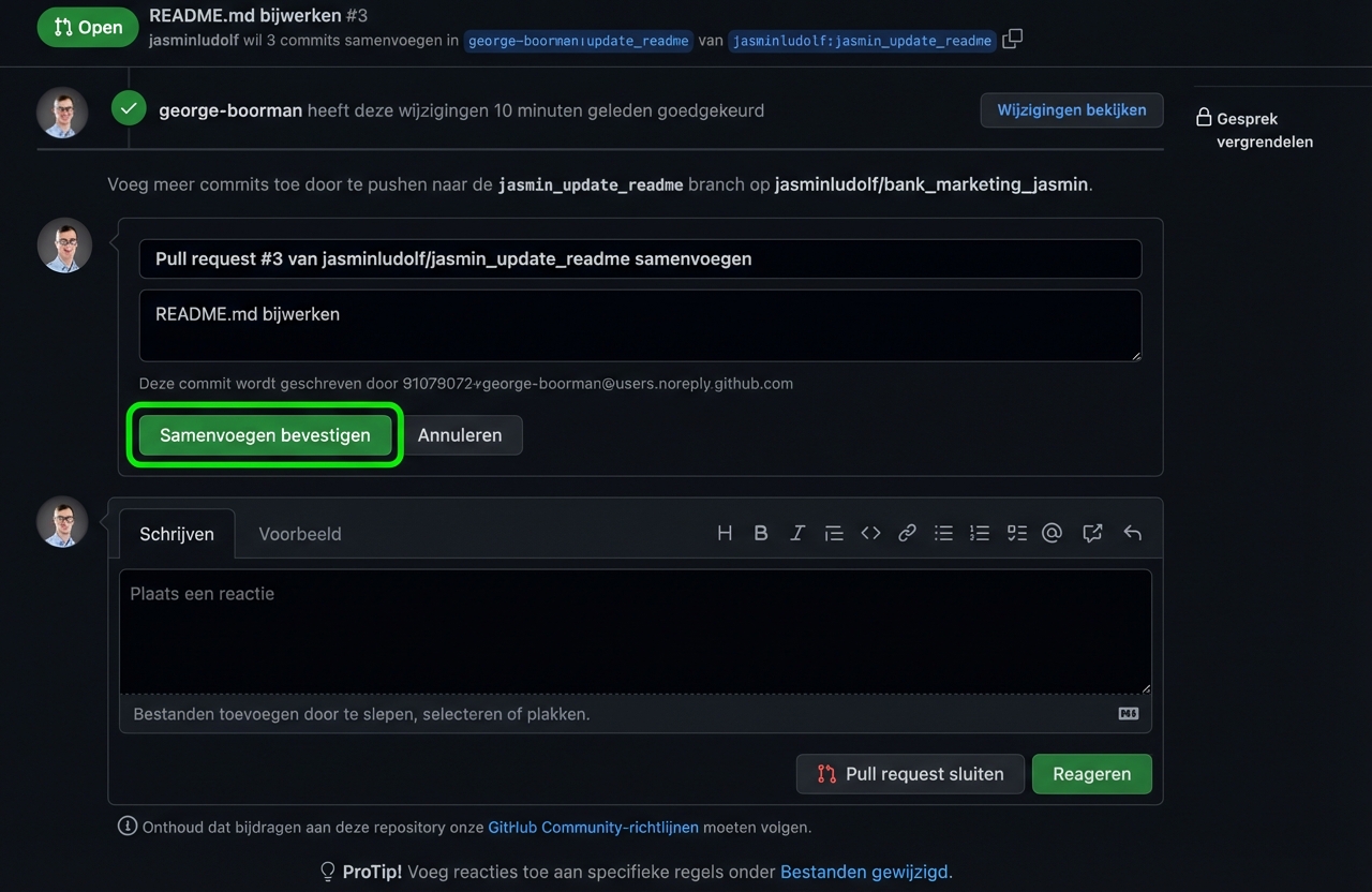 Eigenaarsweergave van een goedgekeurde PR met de knop Confirm merge gemarkeerd