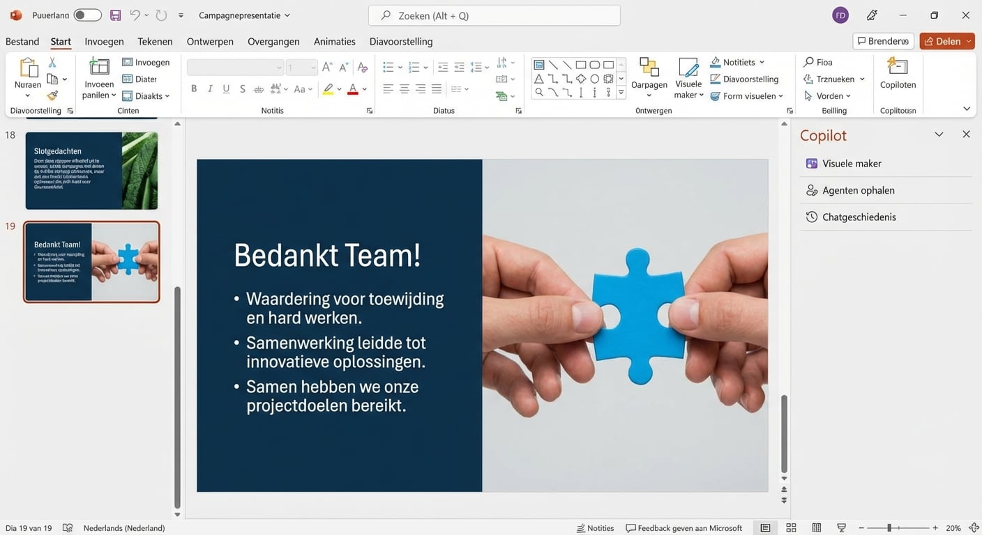 Een screenshot van een PowerPoint-dia met de Copilot-chat open, waar je het gesprek ziet met een gebruiker die vraagt om de dia's te ordenen.