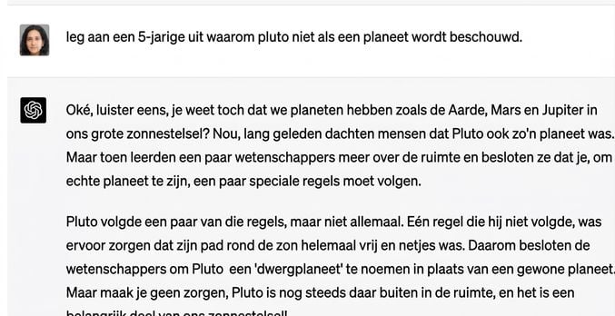 Een voorbeeldchat die uitlegt waarom Pluto niet meer bij het zonnestelsel hoort aan een 5‑jarige.