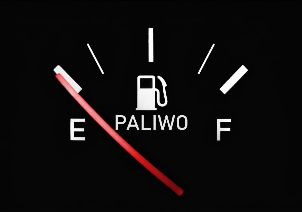 Wskaźnik paliwa wskazujący pusty zbiornik