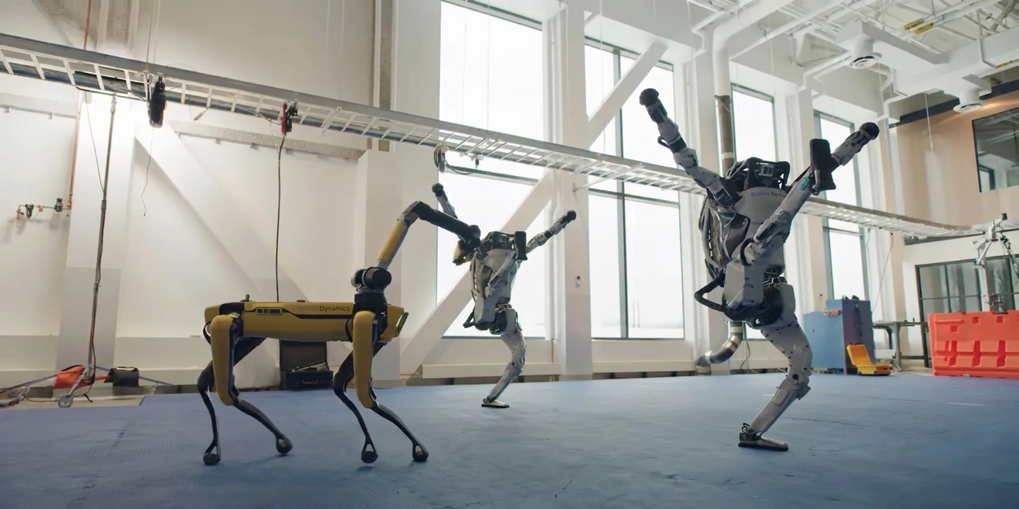 Tańczące roboty.
