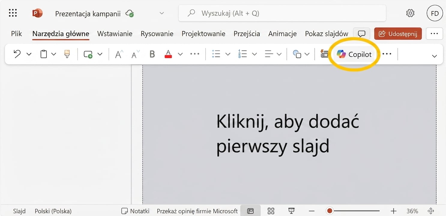 Zrzut ekranu pustego dokumentu PowerPoint z ikoną Copilot.