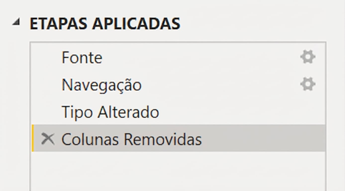 Uma captura do ícone Close & Apply no Power Query, que fecha o editor e aplica as etapas para analisarmos no PowerBI.