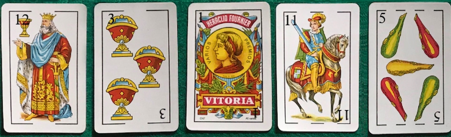 Imagem com algumas cartas de um baralho de cartas espanhol.
