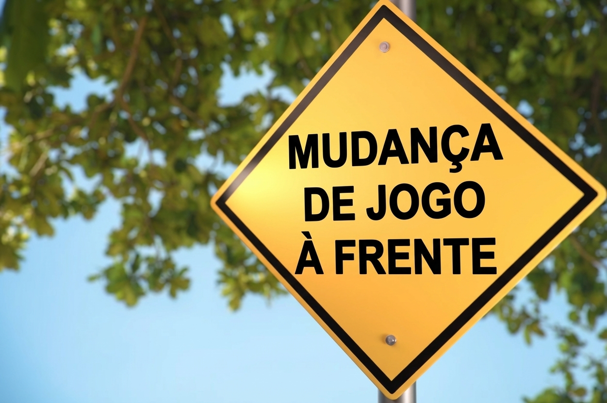 Uma placa de rua escrito mudança de jogo à frente