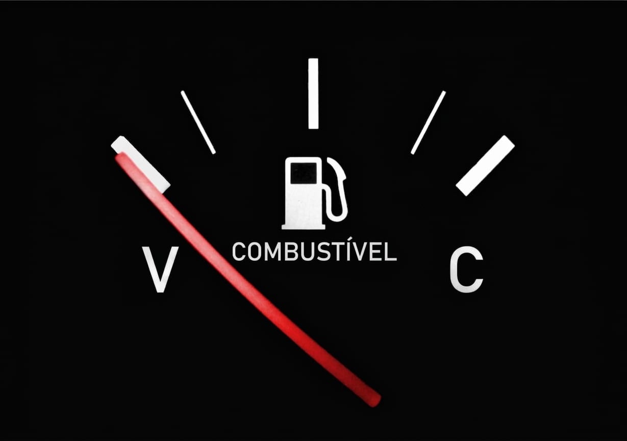 Marcador de combustível indicando que o tanque está vazio
