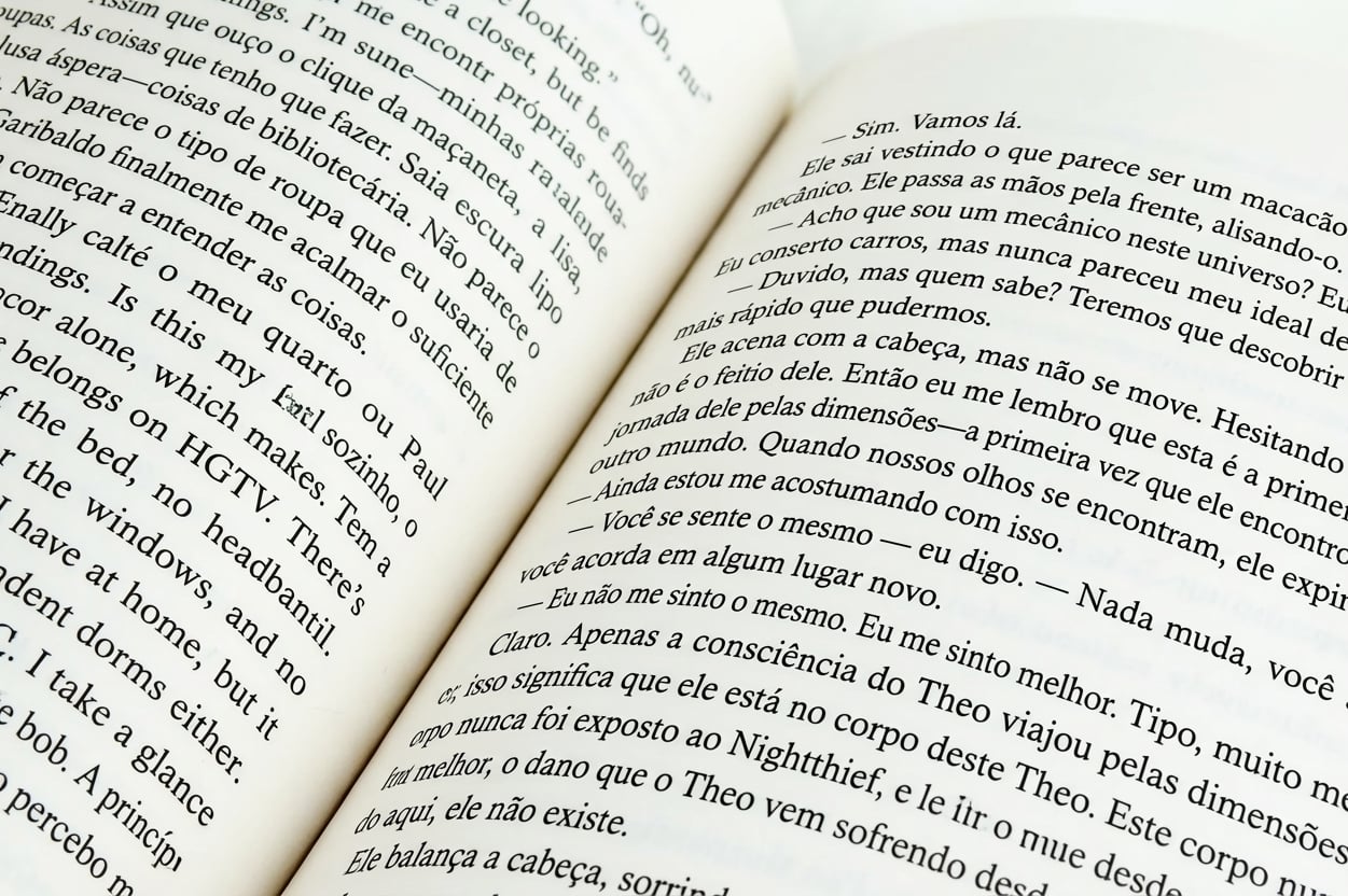 Um livro aberto.