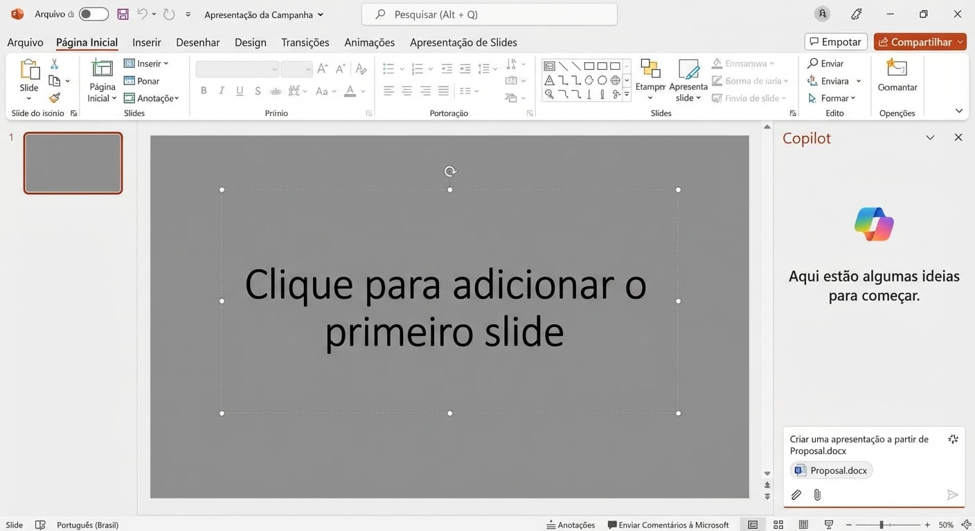 Uma captura de tela de um documento em branco do PowerPoint com o chat do Copilot aberto ao lado.