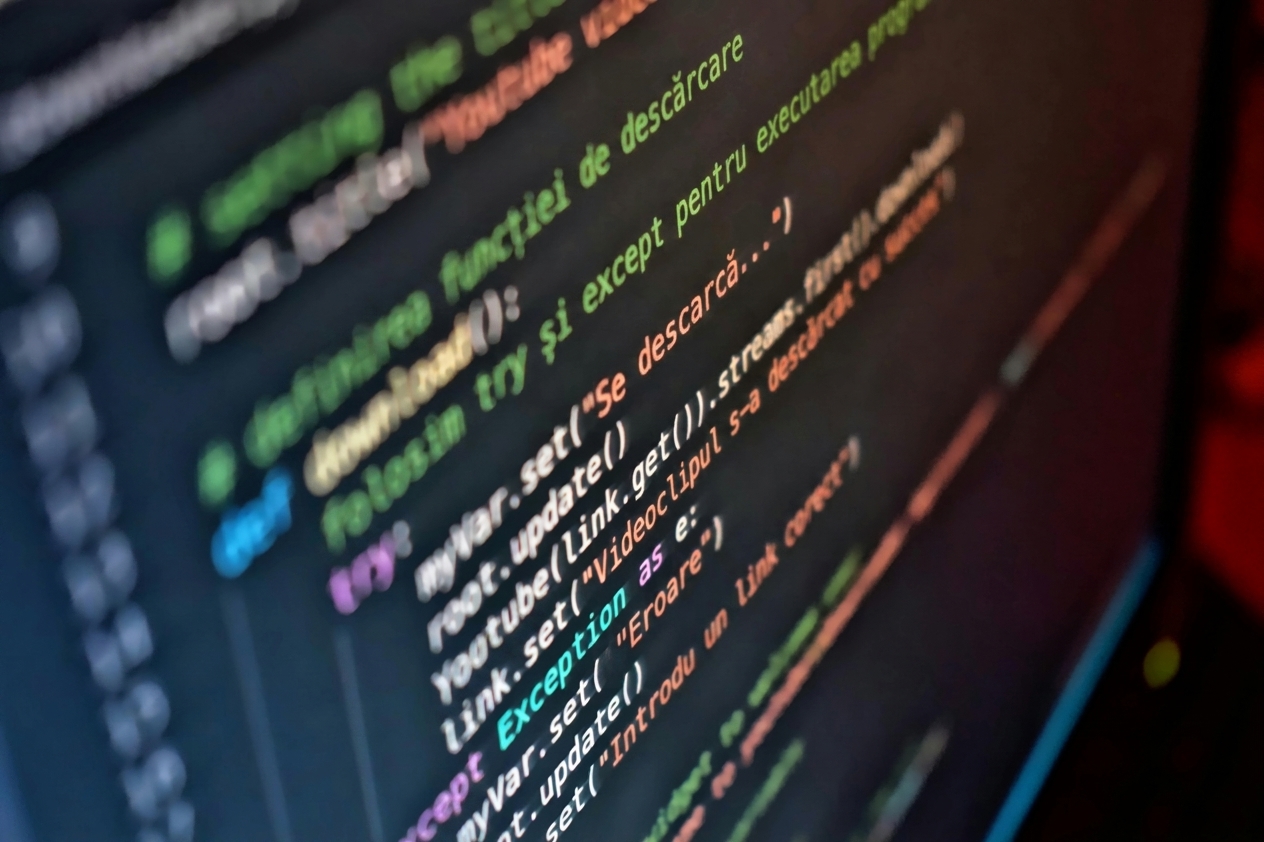Cod Python afișat pe un ecran