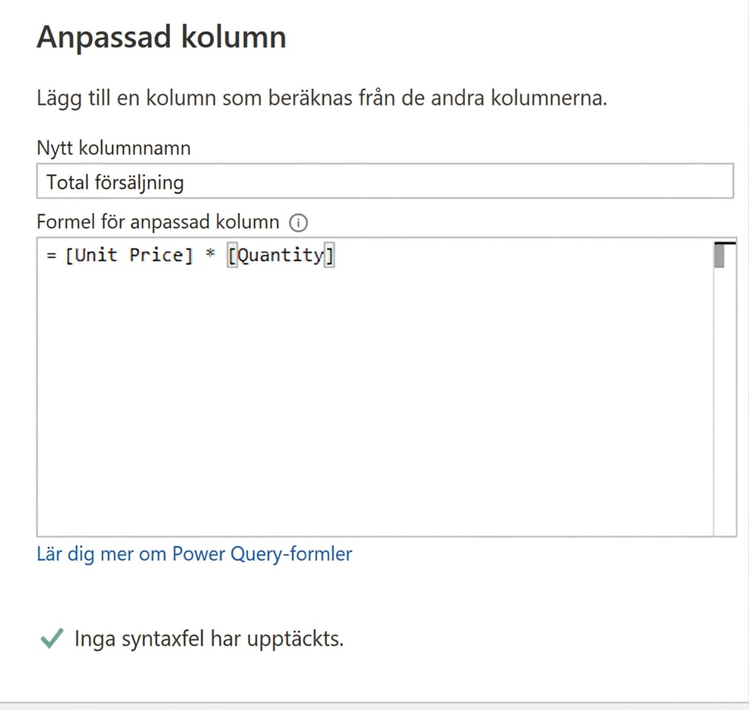 En skärmbild av fönstret för anpassade kolumner i Power Query, med ett exempel på multiplikationsoperatorn för att beräkna total försäljning