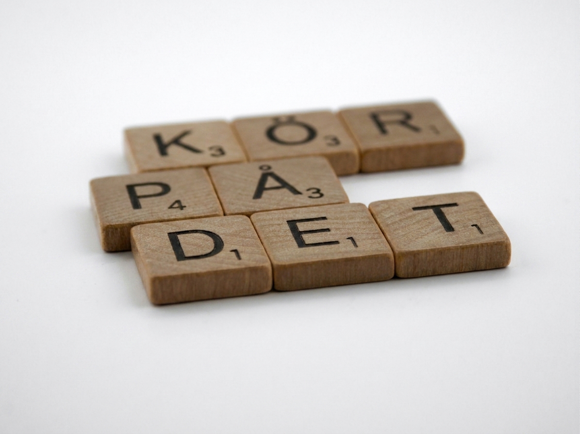 Scrabbleplattors bokstäver stavar frasen Go For It