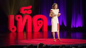 ผู้หญิงนำเสนอบนเวที TED talk