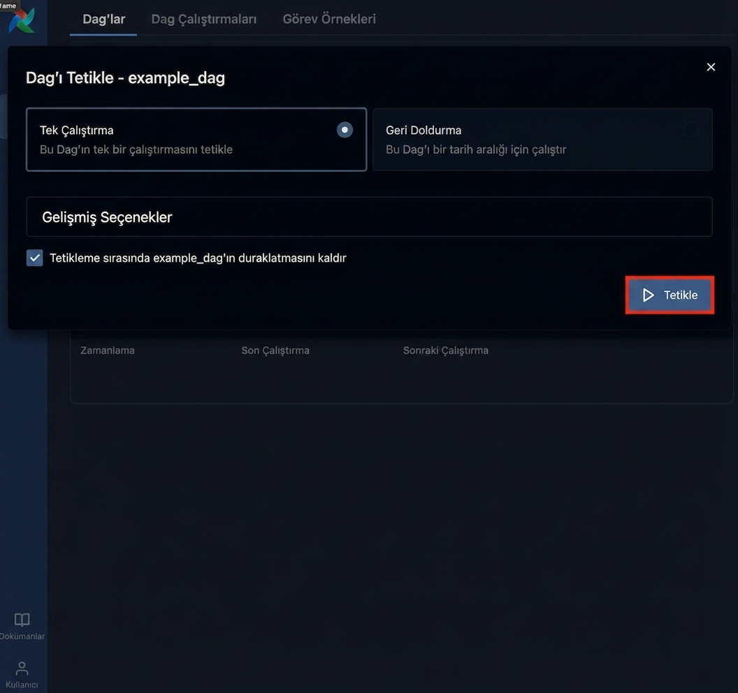 Airflow DAG tetikleme açılır penceresi: varsayılan çalışma seçenekleri ve Trigger düğmesi