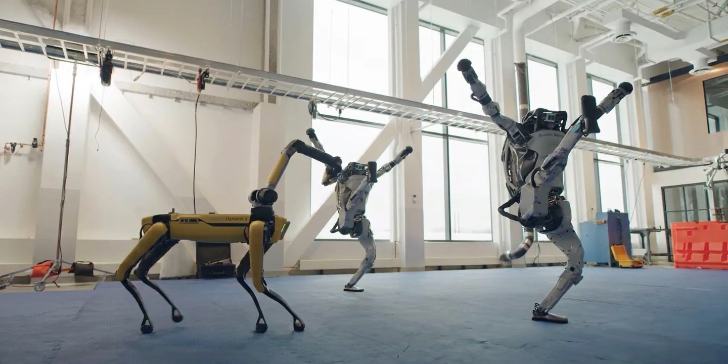 Dans eden robotlar.